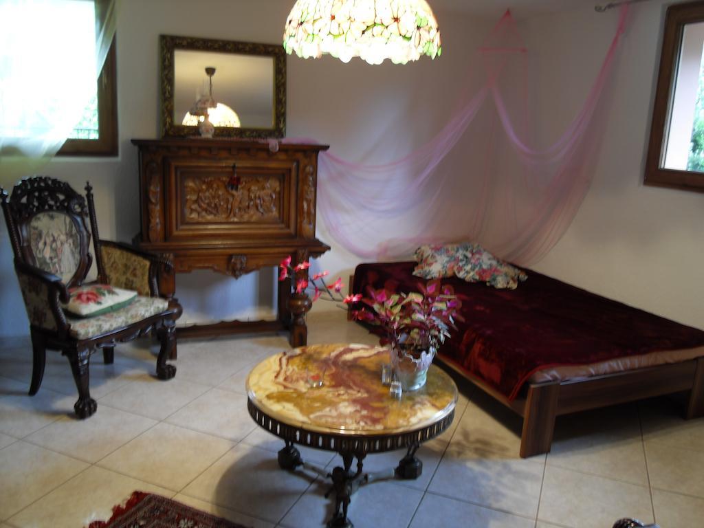 Bed&Breakfast In Flueh Hofstetten-Fluh Pokoj fotografie